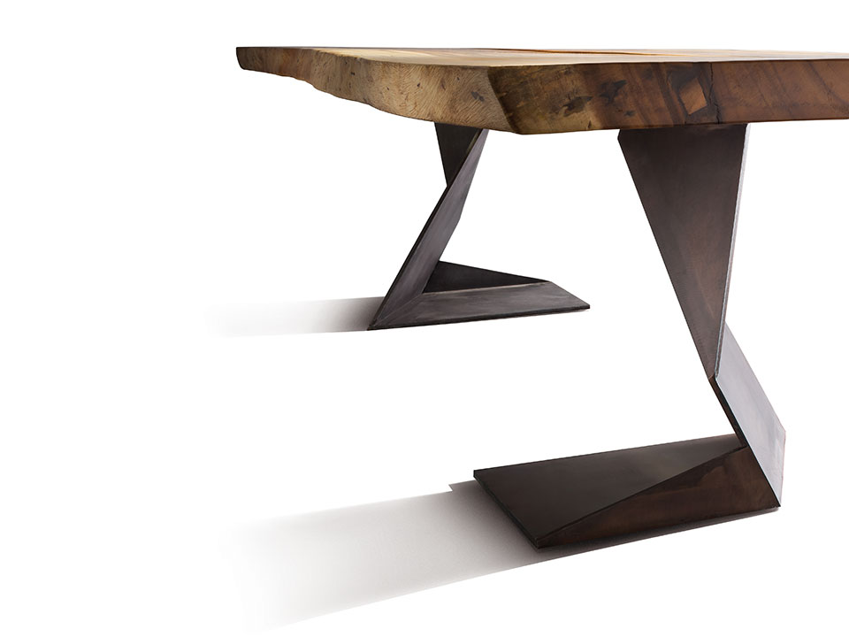 Trog: Tavolo rustico in legno massiccio e metallo