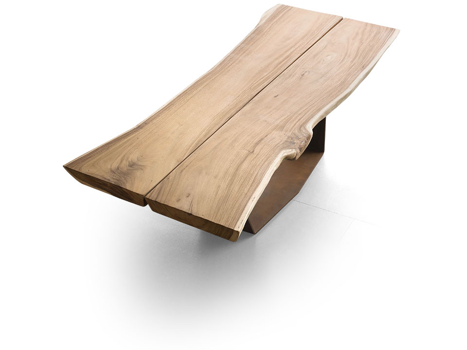 Ala: tavolo in metallo e legno massiccio